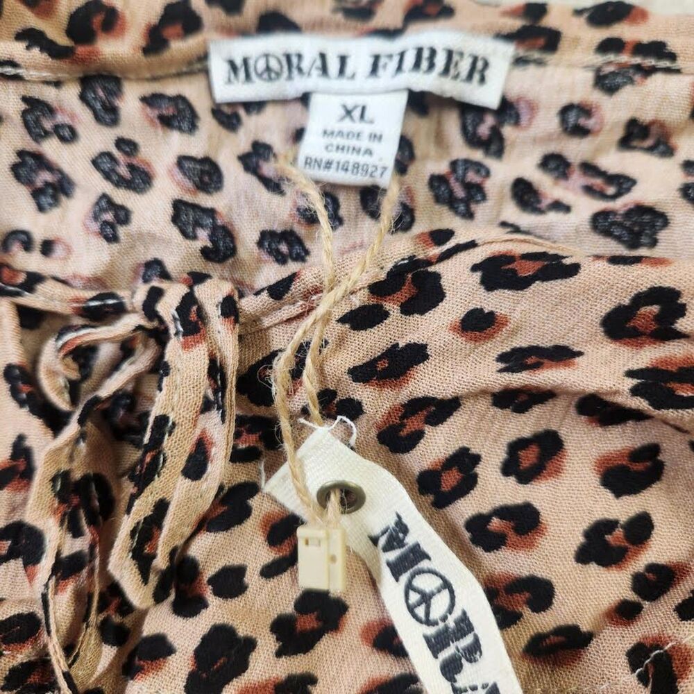 Moral Fiber Woman's Lepard Print Blouse Size XL